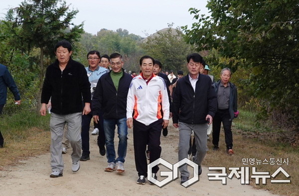 (사진제공/창녕군) 창녕군 창녕읍 2025년 가족사랑 건강걷기대회 모습.