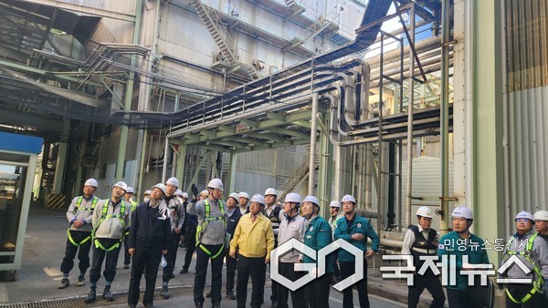 (사진제공=경남도) 최근 울산화력발전소 붕괴 사고가 발생에 따라 경남도는 안전사고 사전 예방을 위해 11월 10일 유관기관과 함께 고성군에 위치한 한국남동발전 삼천포발전본부에서 합동안전점검을 실시하고 있다.