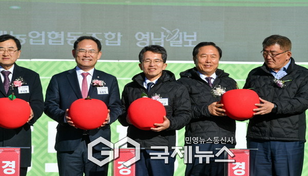 경북사과 홍보행사에 참석한 유정근 영주시장 권한대행