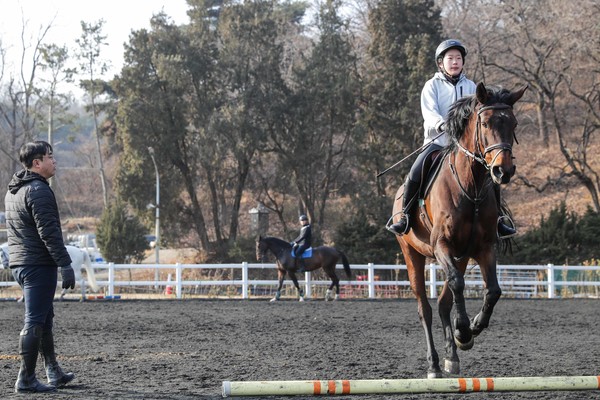 승마 강습중인 모습(사진=한국마사회)