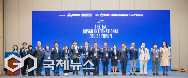 행사 주요 참석자들이 기념촬영 하고 있다/제공=한국해양대