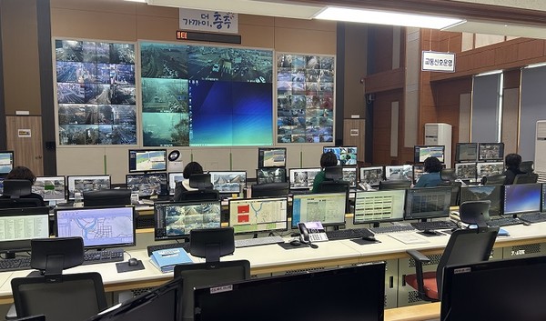 충주시 방범용 CCTV 대폭 확대로 시민안전망 강화(통합관제센터)/사진=충주시