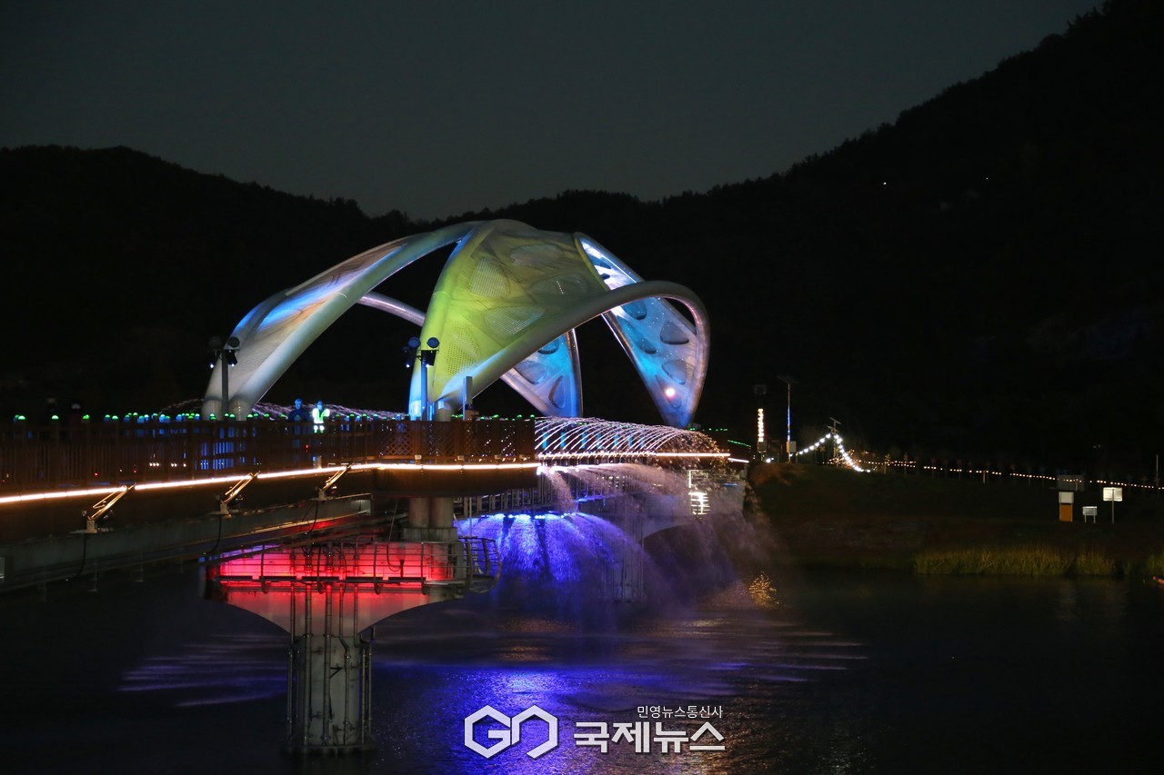(제공=상주시) 경천섬 범월교 경관분수