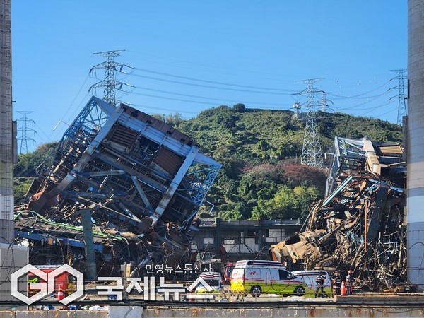 (사진=주영곤 기자) 울산발전소 붕괴사고 7일째인 12일 소방당국이 구조활동을 펼치고 있다.
