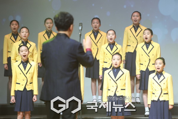 ▲ 의왕시립소년소녀합창단, 지난 정기회 합창 모습 [의왕시제공]