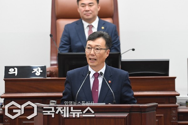 11일 열린 제444회 도의회 정례회 도정질문에 이남근 제주도의원(국민의힘 비례대표)는 "협약서의 손실보장금 산정기준과 불가항력 조항의 불공정석을 지적하며 "협약서가 제주도에 손실 부담을 거의 전가하고 있다"며 "협약 변경이 불가피하다"고 직격했다. [사진=제주도의회]