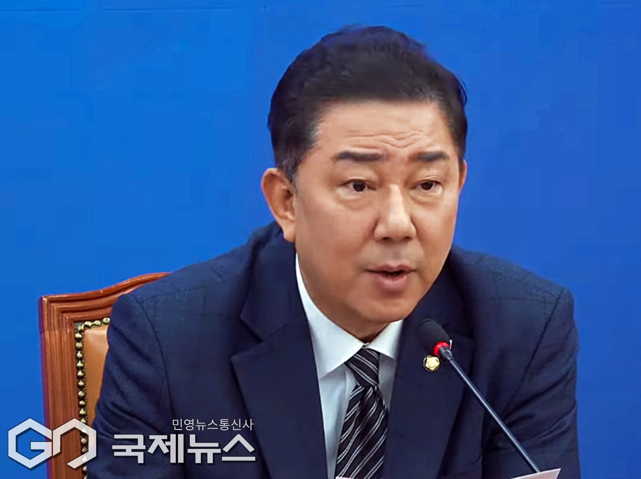 ▲김병기 더불어민주당 원내대표는 13일 오전 국회에서 정책조정회의를 주재하며 검사 징계법을 대처할 법안을 대표 발의해 정치검사들을 반드시 단죄하겠다고 밝히고 있다./사진=이용우 기자