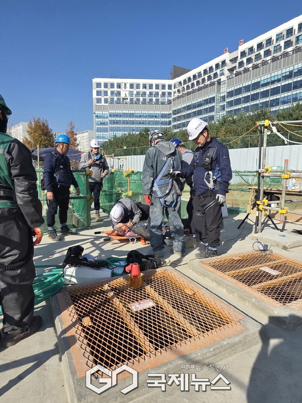밀폐공간 재해 대비 ‘실전 대응훈련’ (사진/아산시 제공)