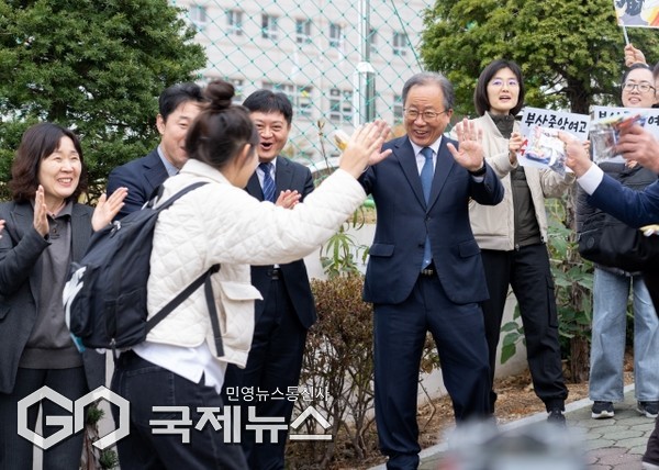 김석준 교육감 수험생 응원·격려 모습/제공=부산교육청