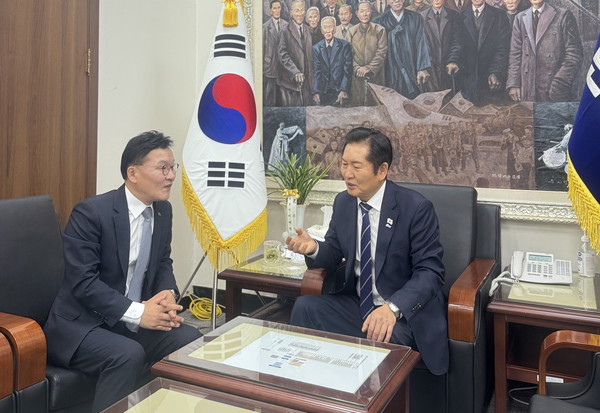 강위원 전남도청 경제부지사가  2026년 국고 예산 확보를 위해 12일부터 13일까지 이틀간 국회를 집중 방문하여 전남 미래 100년을 좌우할 핵신사업의 국비 반영을 강력히 요청했다.@전남도청