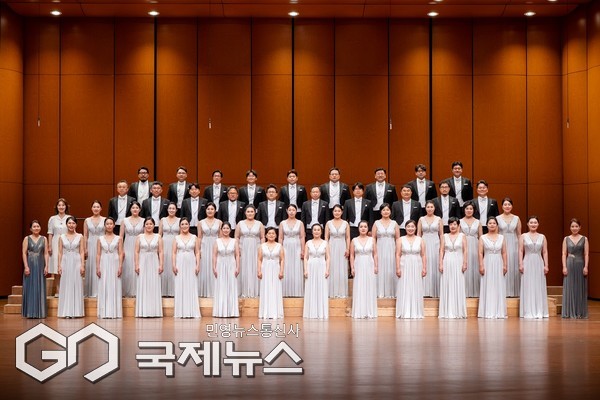 제주합창단 제119회 정기연주회는 오는 18일 화요일 오후 7시 30분 제주아트센터에서 열리며, ‘기억은 숨결이 되어, 희망을 품는다’를 주제로 지나온 40년의 발자취 속에 스며있는 도민의 애정과 합창단의 열정을 음악으로 되새겨보는 시간이 될 전망이다.[사진=제주도립 제주합창단]