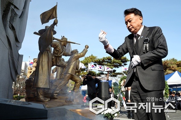 김영환 지사 분향 모습.(제공=충북도청)