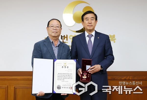 참전유공자 화랑무공훈장 전수(사진=충주시)