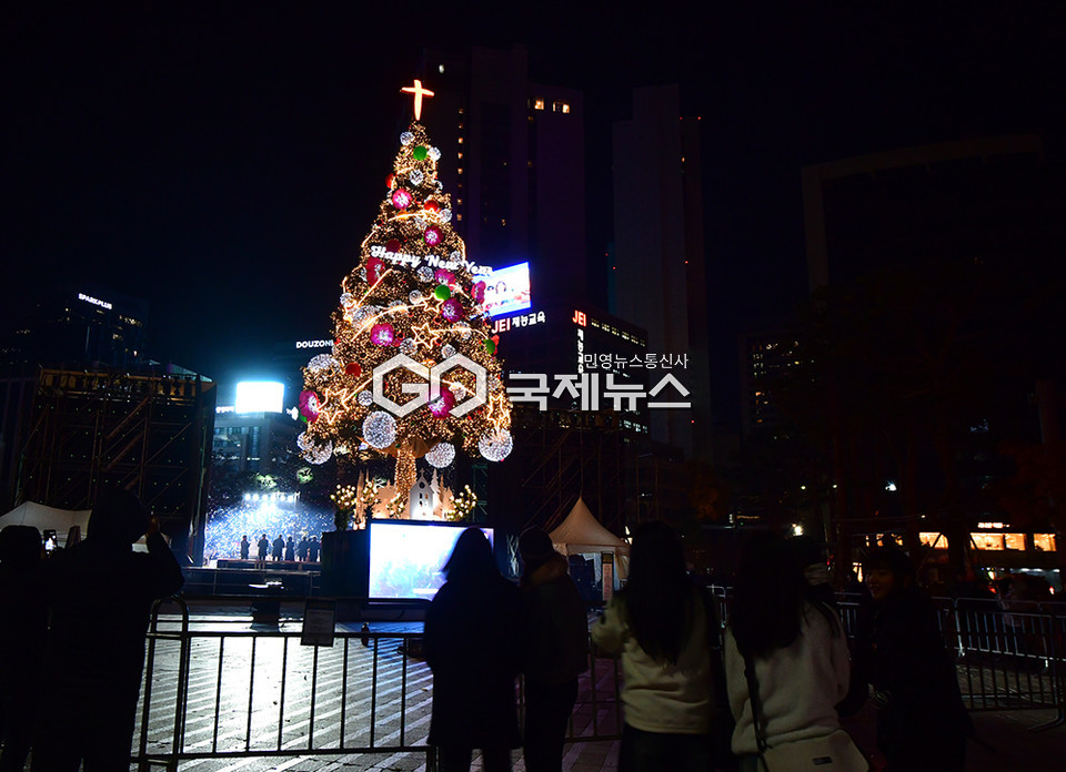 어두움 속에서도 꺼지지 않는 사랑과 회복의 빛/대한민국성탄축제, 트리점등식 (사진=안희영 기자)
