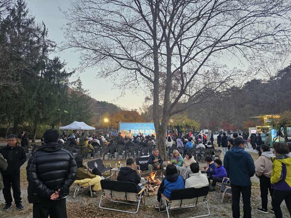 (사진=장수군)'장수야놀자' 캠핑 페스티벌을 즐기는 참가자 모습