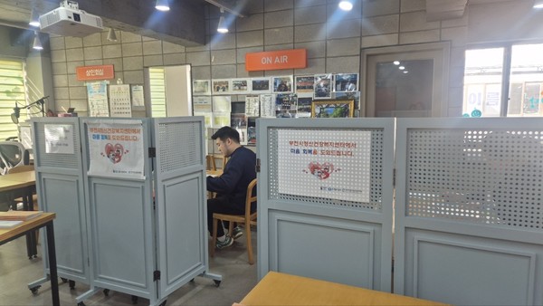 제일시장 상인회 사무실 내에 상담소가 설치돼 있다. 사진=부천시