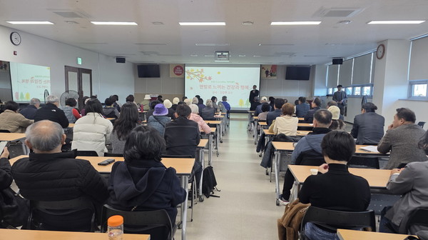 포항시는 18일 송도국민체육센터 평생학습교육장에서 그린웨이 프로젝트의 시민 공감대 확산과 참여 활성화를 위한 ‘포항 그린웨이 아카데미’를 개최했다. (사진 = 포항시)