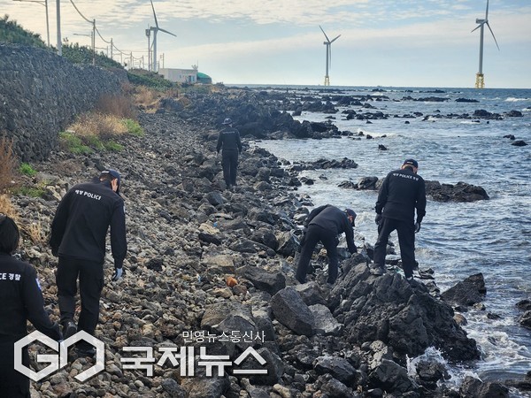 지난 9월 29일 서귀포시 성산읍에서 최초로 케타민 약 20㎏이 ‘차 봉지’ 형태로 발견된 이후 두 달여 만에 총 13건 약 32 kg가 해안가에서 수거됐다.  해당 물량은 1회 투약량(0.03g) 기준으로 약 100 만 명 이상이 동시에 투약할 수 있는 규모로, 제주 인구를 훌쩍 넘는 규모다.[사진=제주해양경찰청]
