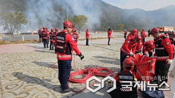 진화대원들이 훈련하는 모습.(제공=보은군청)