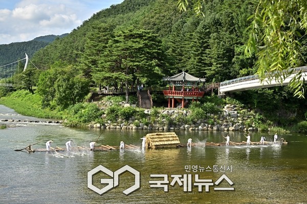 ▲정선군 향토문화로 지정된‘정선 뗏목문화’ 사진=정선군