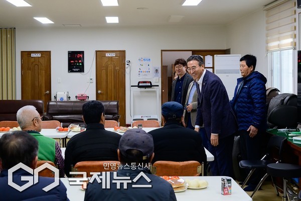 오순문 서귀포시장이 실효성 있는 지원책을 마련하고 시민이 체감할 수 있는 행정을 지속적으로 추진하기 위해 다정다감 민생현장 방문을 추진하고 있다.[사진=서귀포시청]