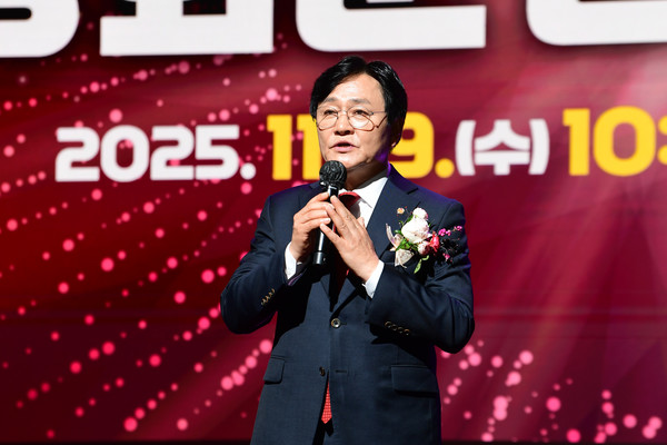 박용철 군수가 직접 발표에 나서 설명하고 있다. (사진=강화군 제공)