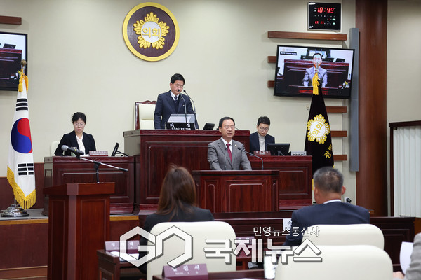 (사진/광명시 의회 제공) 19일 광명시의회 설진서 의원이 “신천-하안-신림선은 서해선 시흥 신천역에서 광명 하안동을 거쳐 서울 신림까지 잇는 총연장 약 16.4㎞의 광역철도 노선으로, 수도권 서남부의 서울 접근성을 높이고 광역교통 혼잡을 완화할 핵심 사업”이라고 제안 설명읗 하고 있다.