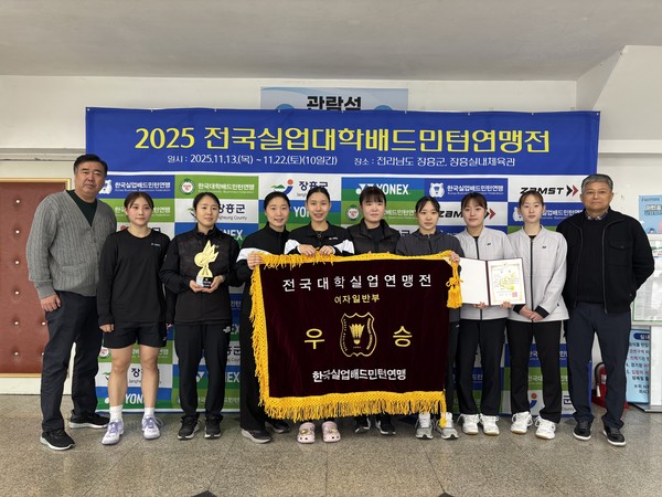 화순군청 배드민턴부 선수단. ⓒ 화순군