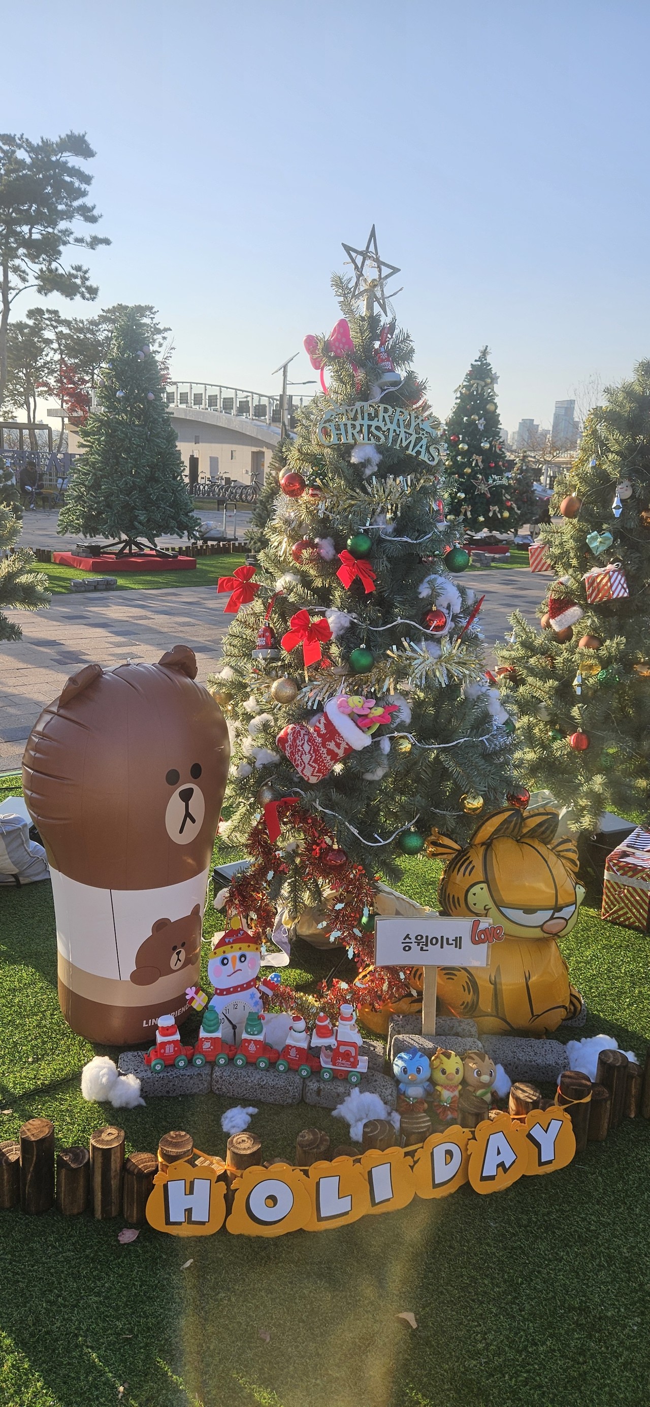   빛 축제에서는 다양한 조형물이 불을 밝힌다 (추진단)