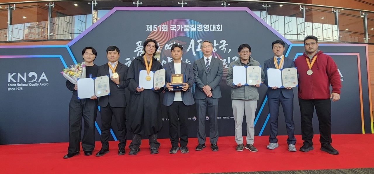 넥센타이어(대표이사 김현석)가 19일 서울 코엑스에서 열린 ‘제51회 국가품질경영대회’에서 5년 연속 ‘품질경쟁력 우수기업’ 화학분야에 선정됐다. / 넥센타이어 제공