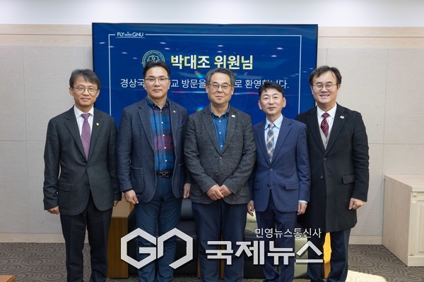 박대조 대통직속 국가AI전략위원회 자문위원, 경남도의원 출신인 김성훈 인제대 산학협력단 특임교수, 최진덕 경남도체육회 부회장, 김봉조 경상국립대 교학부총장, 오재신 국제처장 등 대학의 주요 보직자 등이 간담회를 가졌다. 