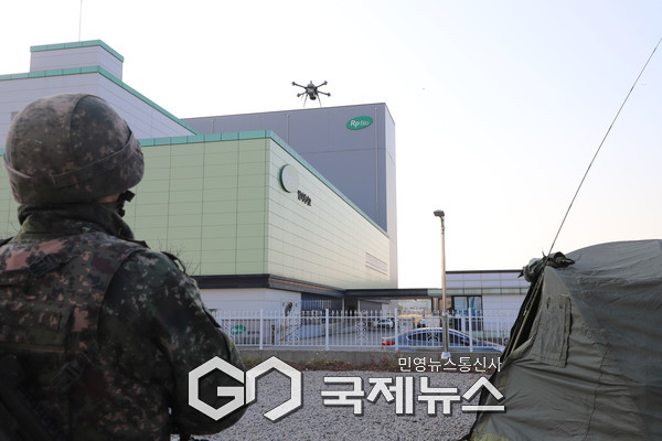 ▲ 육군 51사단, 화성 바이오밸리서 탐색격멸작전 드론 운영 수색을 하고 있다. [51사단제공]