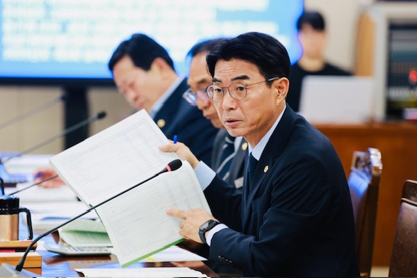 전라남도의회 농수산위원회 류기준 의원(더불어민주당·화순2)은 11월 20일 열린 2026년도 전라남도농업기술원 소관 예산안 심사에서 “예산이 곧 정책”이라며 행사 중심의 예산 구조를 전면 재검토해야 한다고 밝혔다.@전남도청
