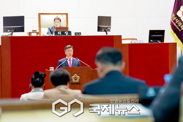 ▲ 신상진 성남시장이 20일 성남시의회 제307회 제2차 정례회에서 2026년도 예산안과 시정 운영 방향을 설명하고 있다 [성남시제공]