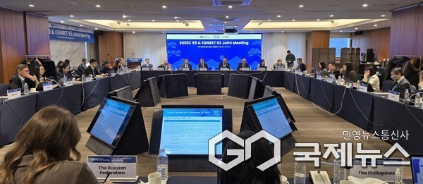(사진제공=에너지공단) 19일부터 20일 이틀간 서울 오크우드 프리미어 호텔에서 진행된 EGNERT의 63차 및 EGEEC의 65차 합동 정례회의에서 참석자들이 ‘인공지능(AI)가 주도하는 에너지 전환’에 대해 토론하고 있다.