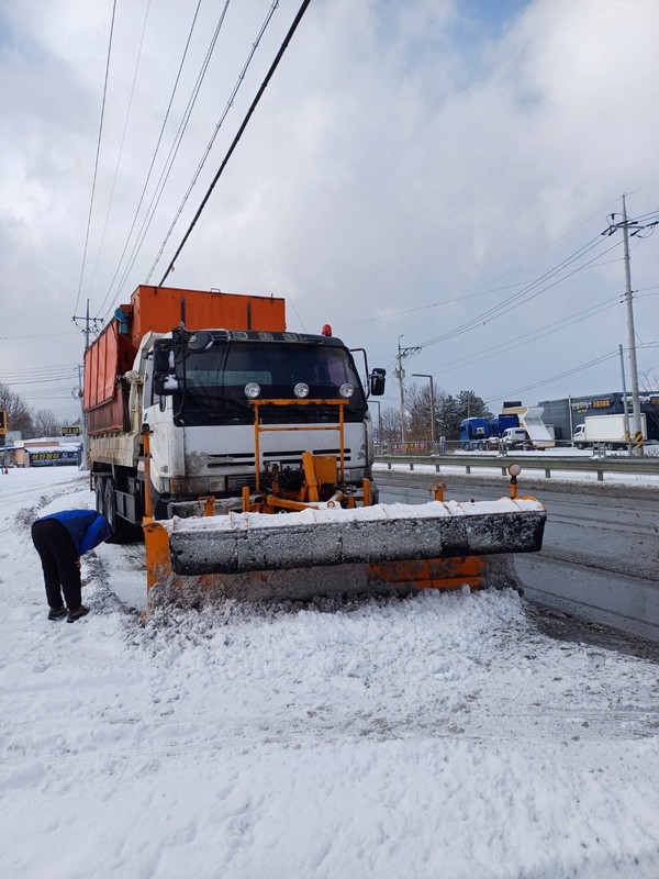 익산시, 겨울철 제설 대책 추진…"눈 오는 길도 안전하게"(사진=익산시 제공)