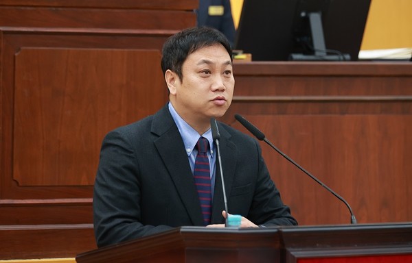 신효일 충주시의원, 자유발언 모습