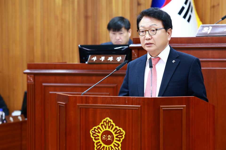 (손병복 울진군수가 제288회 울진군의회 정례회에서 시정연설을 하고 있다)(사진제공=울진군)