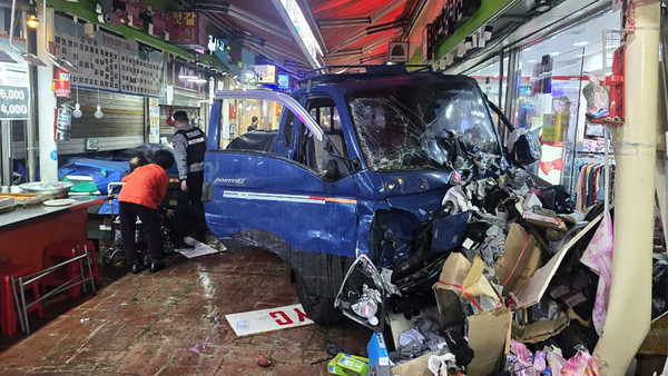 부천 제일시장 트럭 돌진 사고 / 부천소방서 제공