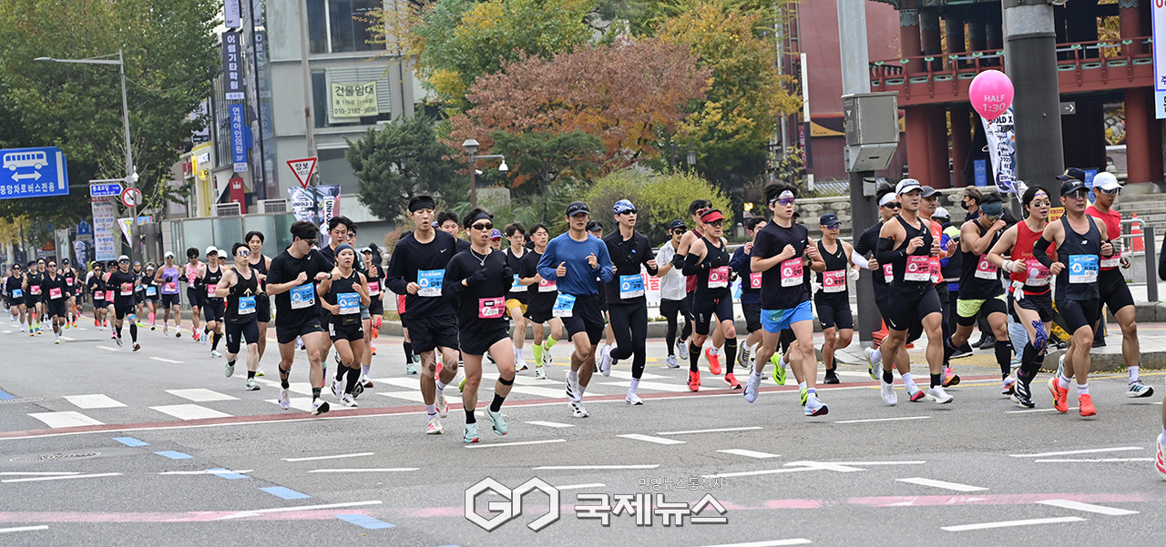 11월 서울 도심에서 펼쳐진 YTN서울투어마라톤대회 참가한 건각들 (사진=안희영 기자)