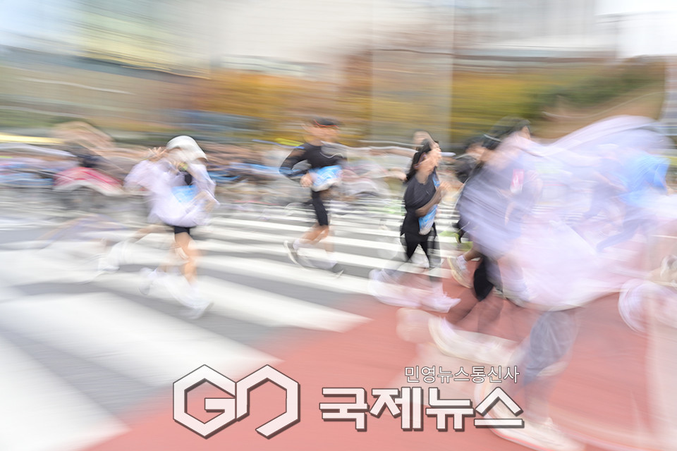 11월 서울 도심에서 펼쳐진 YTN서울투어마라톤대회 참가한 건각들 (사진=안희영 기자)