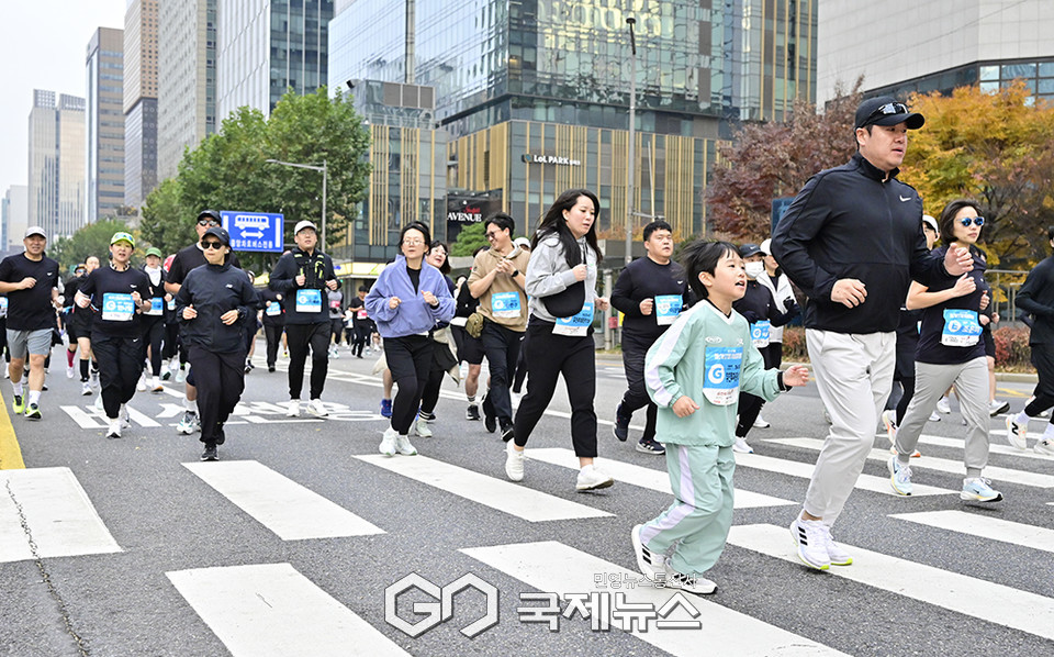 11월 서울 도심에서 펼쳐진 YTN서울투어마라톤대회 참가한 건각들 (사진=안희영 기자)