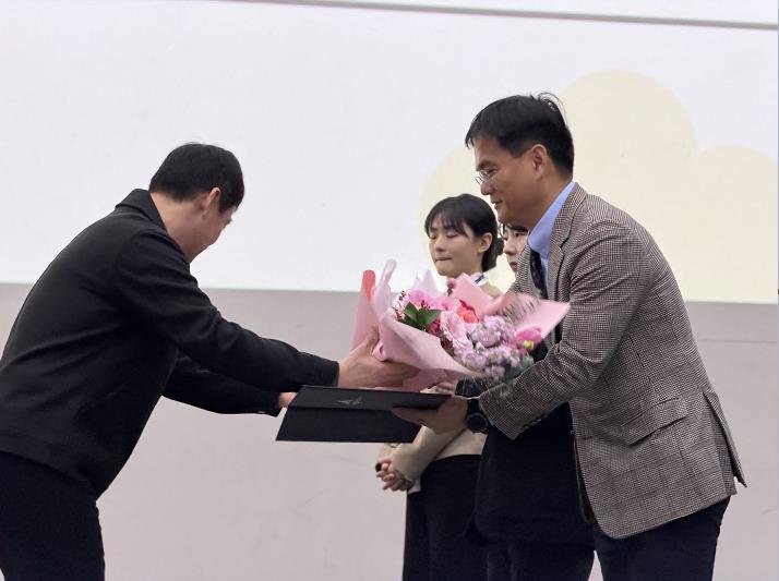 ‘2025년 세종시 아동학대 예방의 날’ 기념식에서 아동학대 예방 공로를 인정받아 세종시장 표창을 수상했다./세종충남대병원 제공