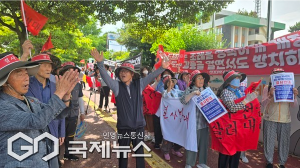 광령1리 마을주민들은 7월 15일 오전 10시 제주도청 앞에서 대규모 집회를 열고 광령리 384번지 종합폐기물 사업 결사반대를 촉구했다.[사진=문서현 기자]