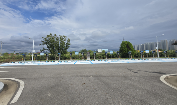 인천항만공사는 ‘인천항 국제여객터미널’ 등 7개 주차장에 전기차 충전시설 39기를 새로 설치하고 본격 운영에 들어간다. 사진=인천항만공사