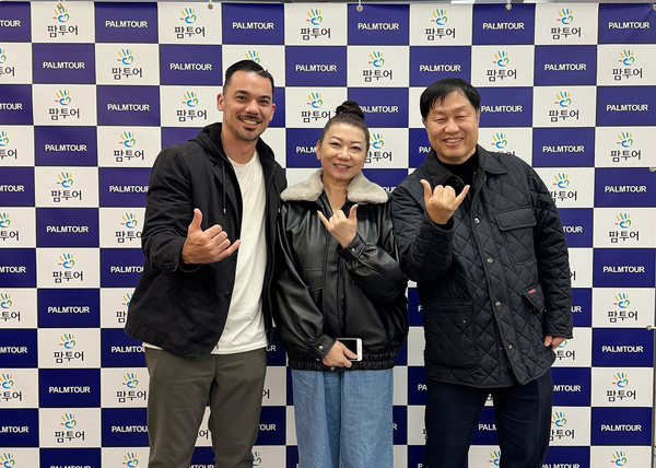팜투어 서울 본사를 방문한 하와이 프린스 와이키키 총 지배인 션 간힌힌(왼쪽부터)과 세일즈 매니저 린다 렁, 권일호 팜투어 대표이사. 사진/팜투어