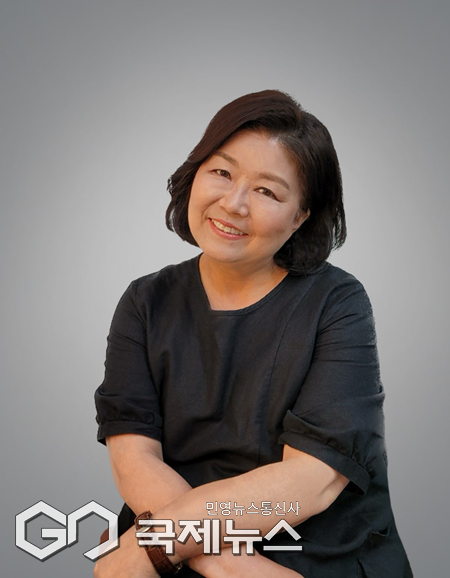 제주 연극계를 이끌어온 정민자 한국연극협회 제주특별자치도지회장이 ‘2025 대한민국예술문화공로상’을 수상했다.[사진=제주예총]