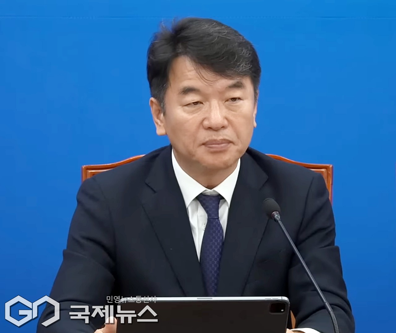 ▲문진석 더불어민주당 원내운영수석부대표는 25일 국회에서 열린 원내대책회의에 참석해 노란봉투법은 노동을 보호하는 법이자 대한민국의 산업 생태계를 지속 가능하게 복원하는 법이라고 말하고 있다./사진=이용우 기자 