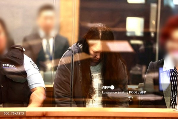 2025년 9월 8일 촬영돼 2025년 9월 24일 공개된 이 사진은 한국 출신 뉴질랜드 시민권자인 이하경 씨가 오클랜드 고등법원 피고석에 있는 모습을 보여준다. 사진제공/AFP통신