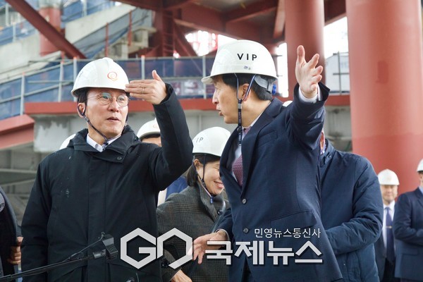 김민석 총리, 오기형 의원과 서울시 도봉구 서울아레나 공사 현장 방문 [사진제공=오기형 의원실]